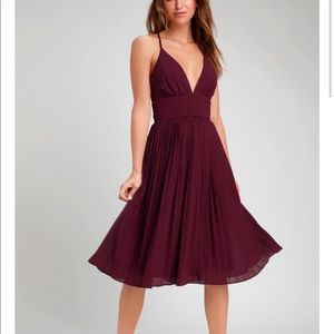 SOLD | Lulu’s Pleated Midi Dress